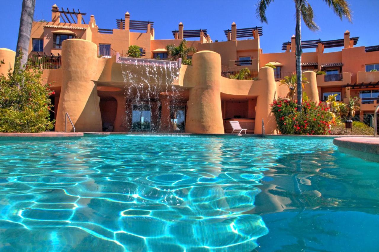 4 Bedroom Townhouse In Riviera Del Sol With Sea Views *